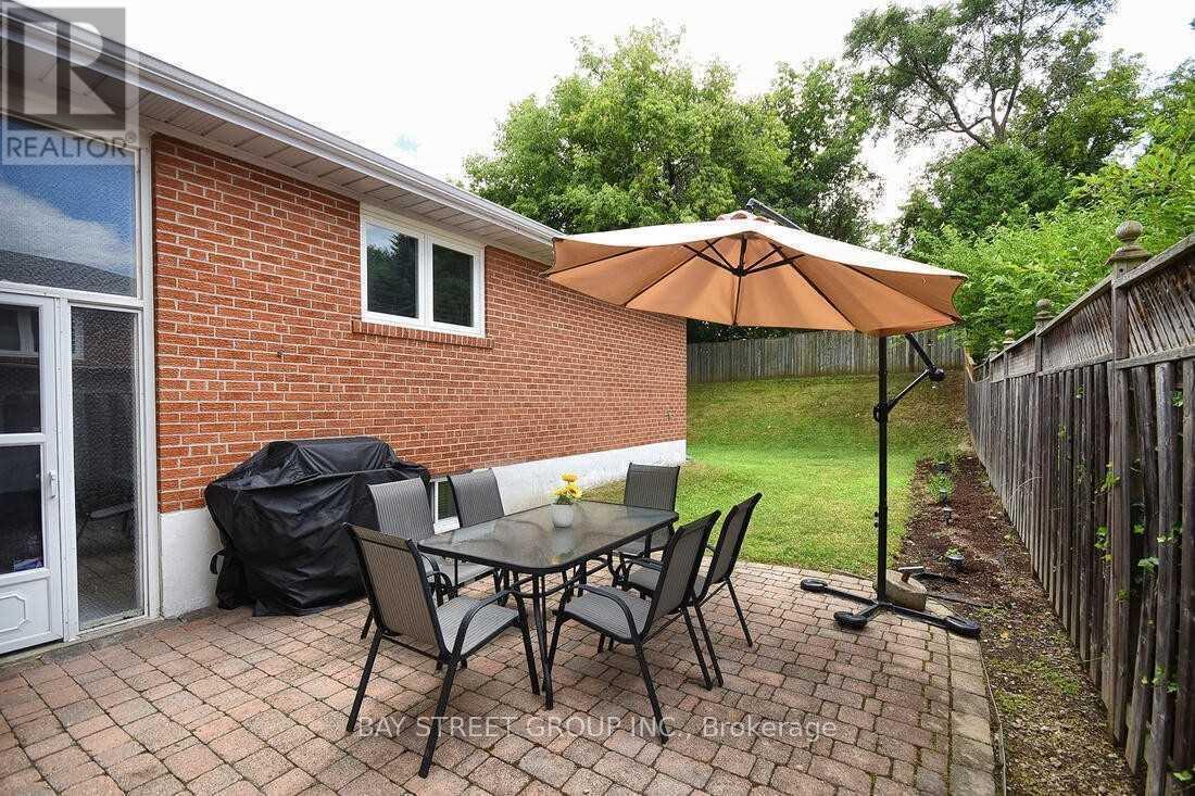 Primary Photo - 10 Coral Harbour Crescent