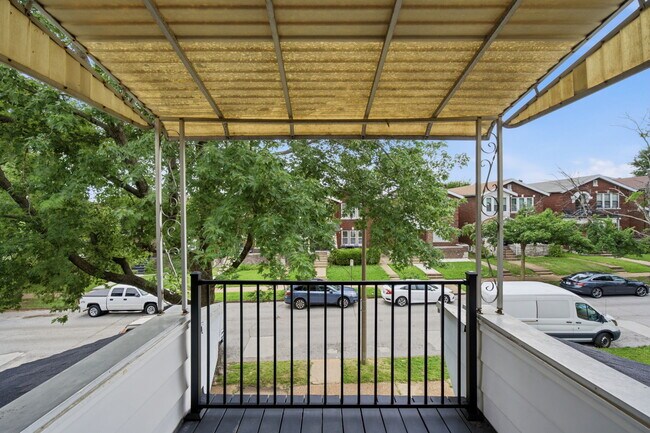 Foto del edificio - 5055 Lindenwood Ave