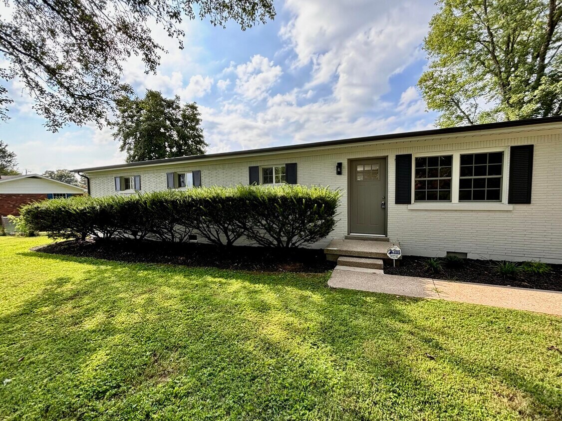 Primary Photo - 120 Willow Dr