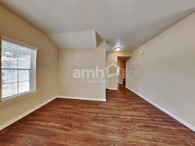 Building Photo - 1800 Northampton Dr