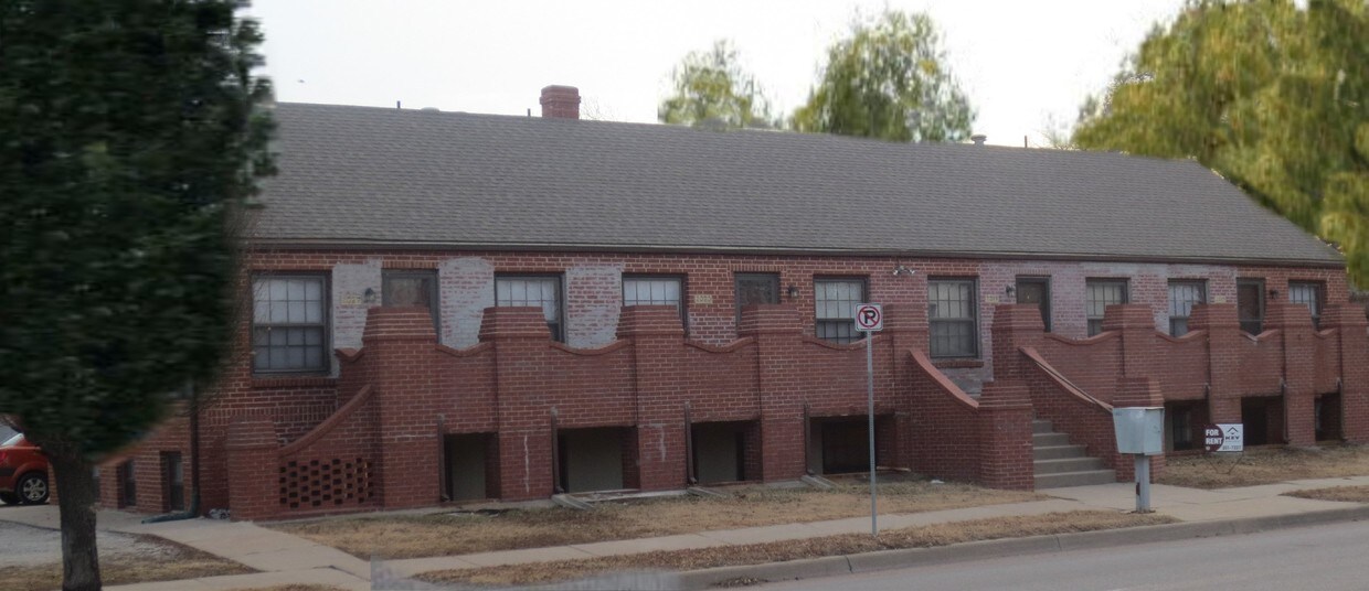 Primary Photo - 2015 E 2nd St N