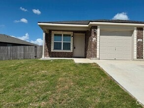 Building Photo - 205 Dolphin Dr