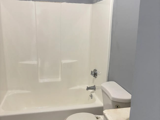 Foto del edificio - beautifully updated 3 bedroom, 1 bathroom apartment