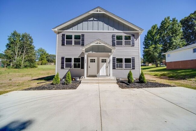 Building Photo - BRAND NEW 3 BR/2.5 BA Duplex for Rent in L...