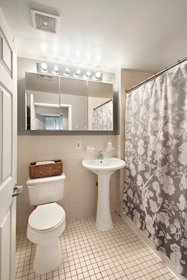 Building Photo - 279 W 117th St