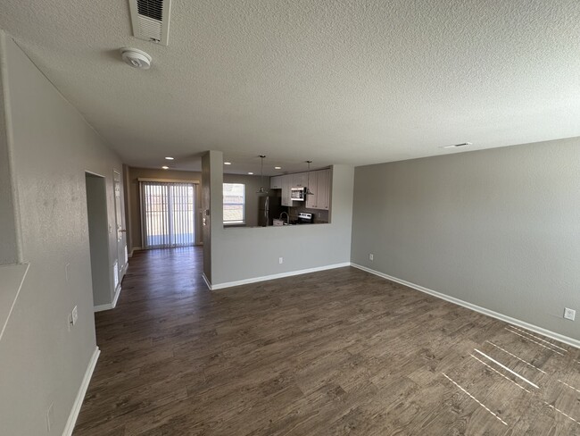 Building Photo - 888 Stagecoach Dr