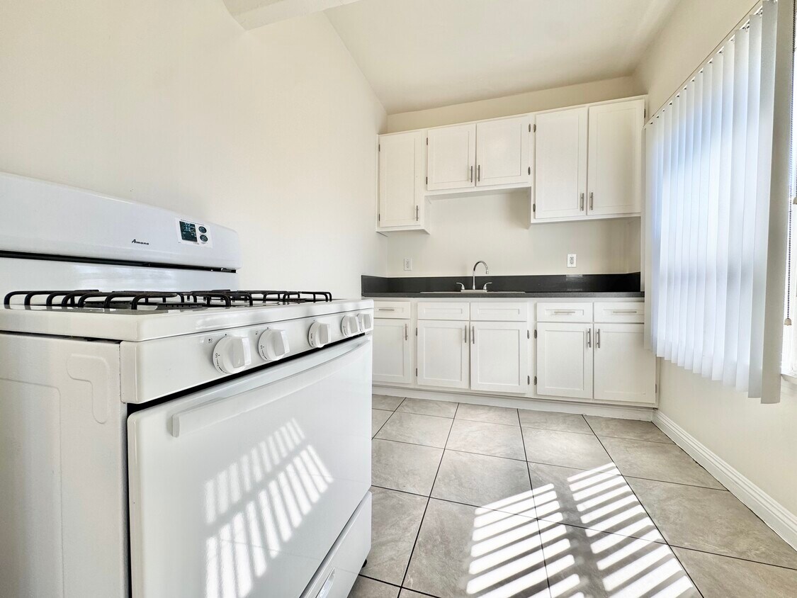 Foto principal - 415 S Westlake Ave