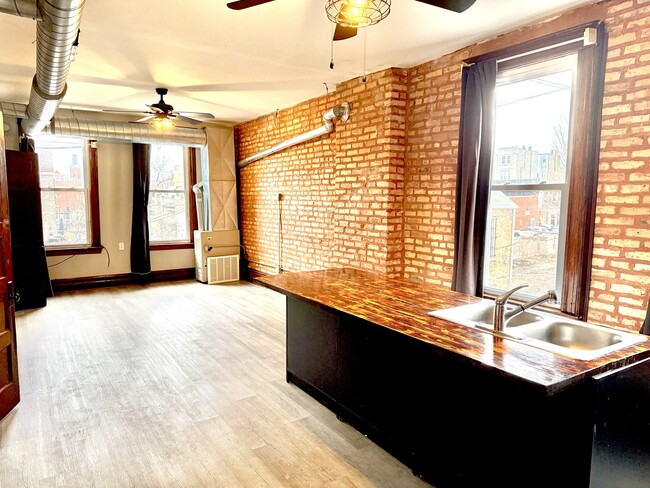 Building Photo - 2141 S Marshall Blvd