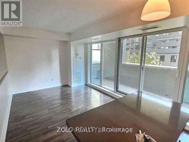 Building Photo - 555 Wilson Ave