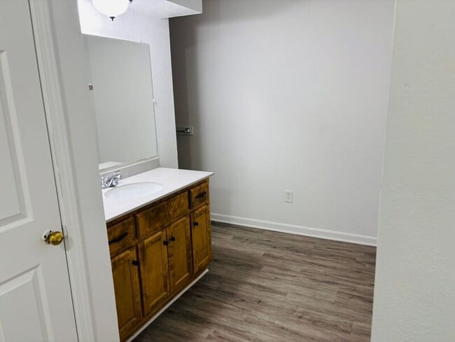 Building Photo - 1405 Neil Ln