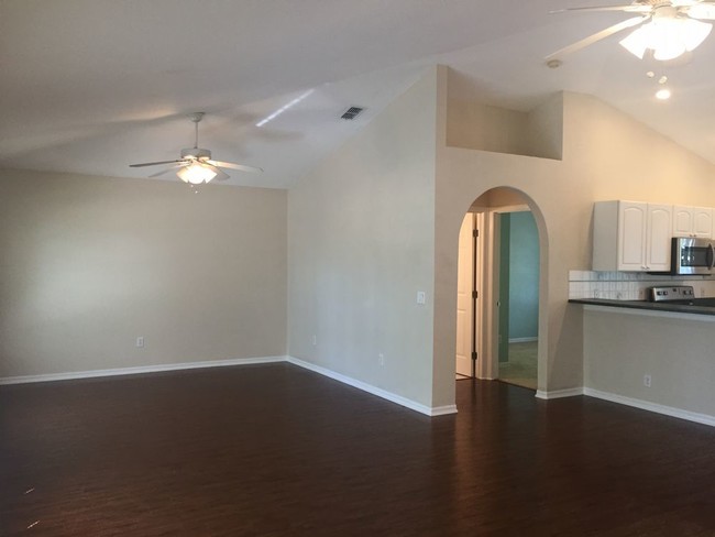 Foto del edificio - 142 E 11th St