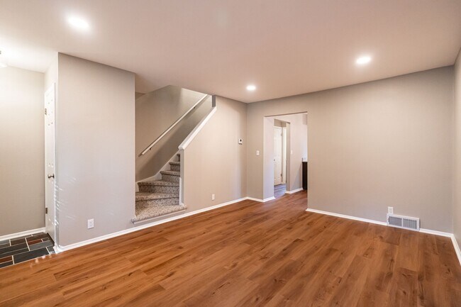 Foto del edificio - 4956 W Midland Dr