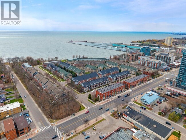 Building Photo - 157 St Lawrence Dr