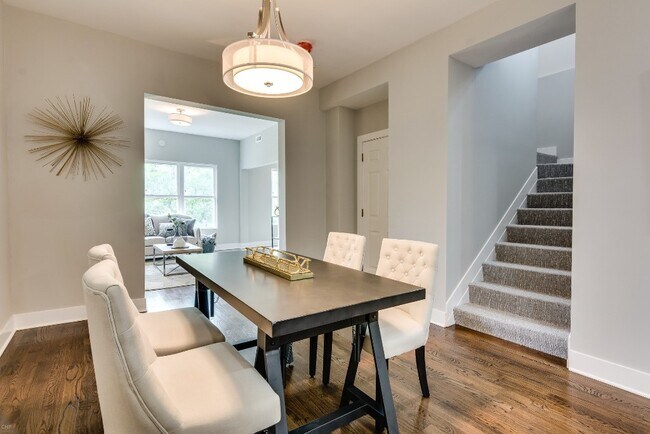Building Photo - 3570 W Dickens Ave