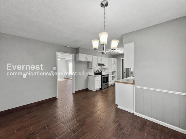 Building Photo - 3 Bed/3 Bath Home with Carport / Pet-Friendly / Available Now!