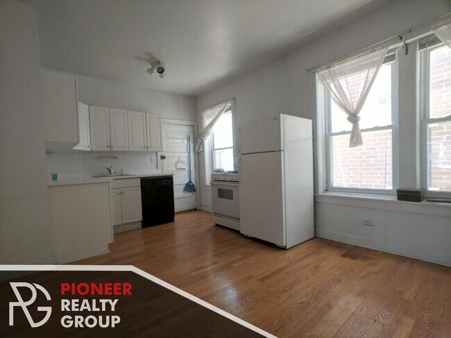 Foto del edificio - 4400 N Winchester Ave