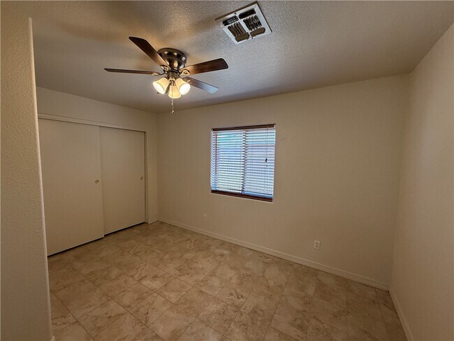 Foto del edificio - 2539 Ashfork Ave