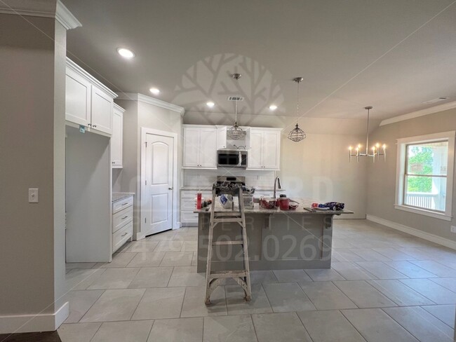 Building Photo - West Springdale/Elm Springs- Single-Family...