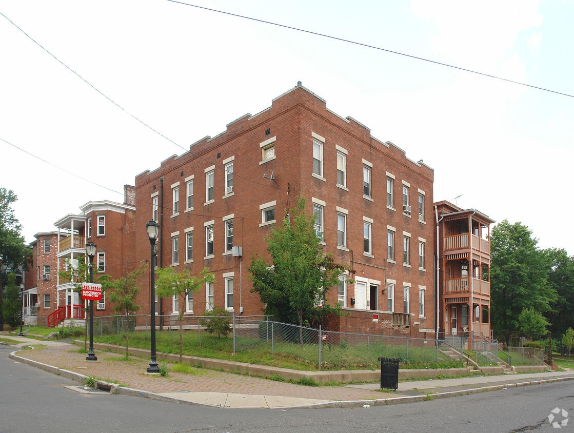 Primary Photo - 143-145 Putnam St