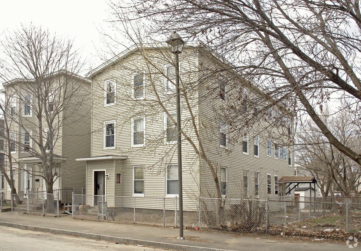Building Photo - 242 Cedar St