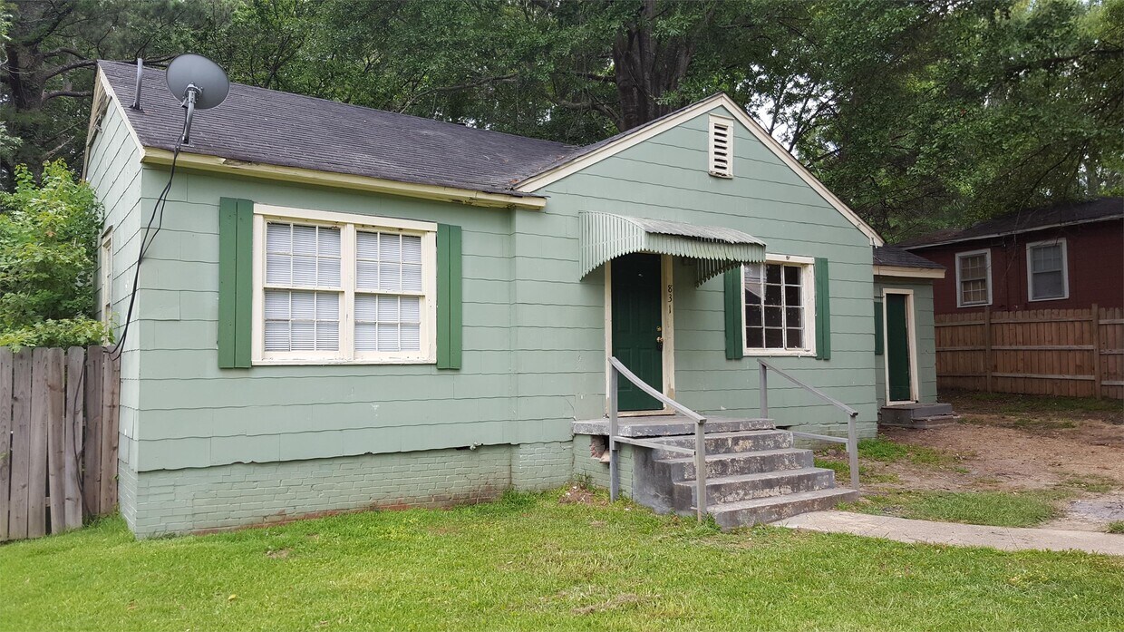 Primary Photo - 831 Combs St