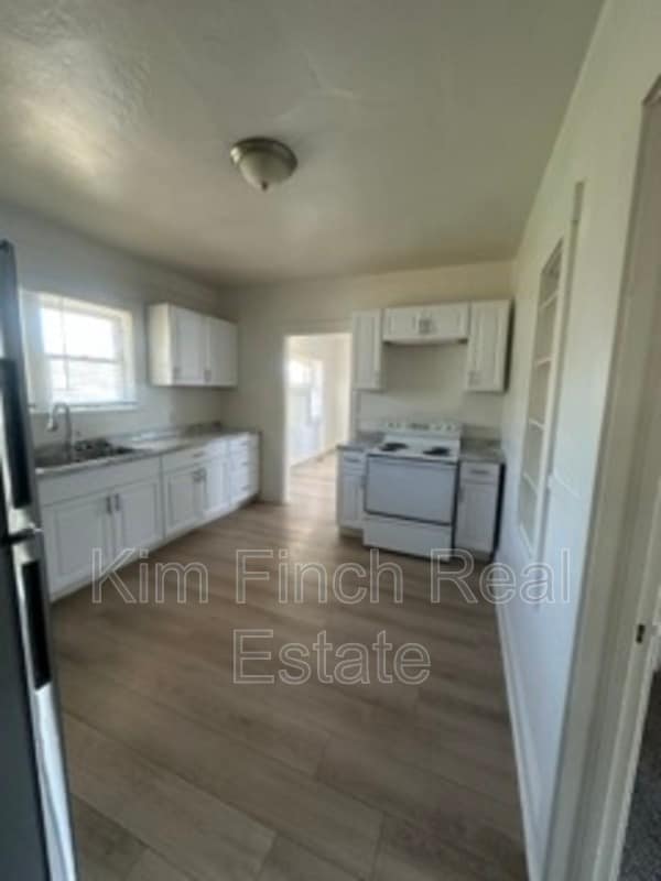 Building Photo - 591 E 300 N