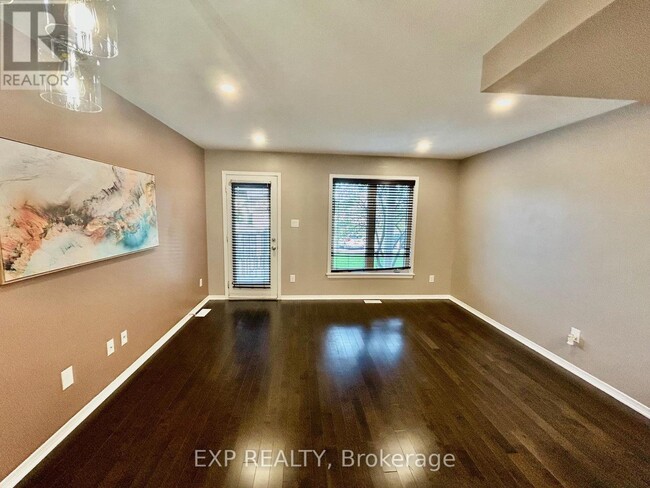 Building Photo - 208-208 Shanly Private