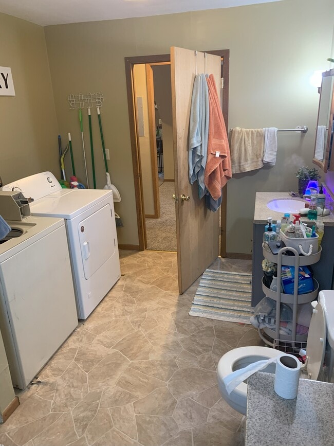 Building Photo - 1412 N 6th St