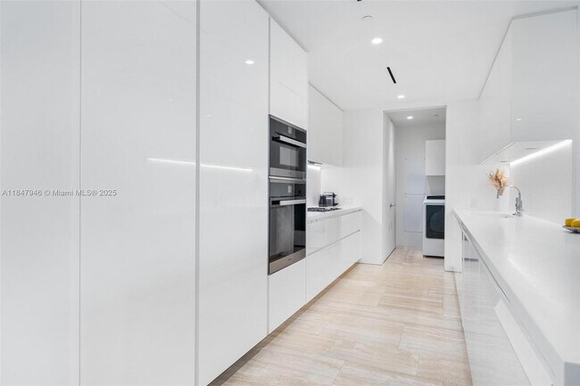Foto del edificio - 9001 Collins Ave