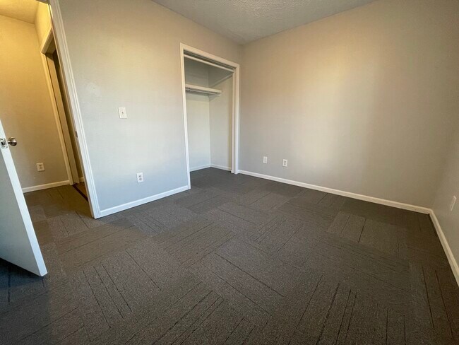 Building Photo - 356 Stone Creek Dr