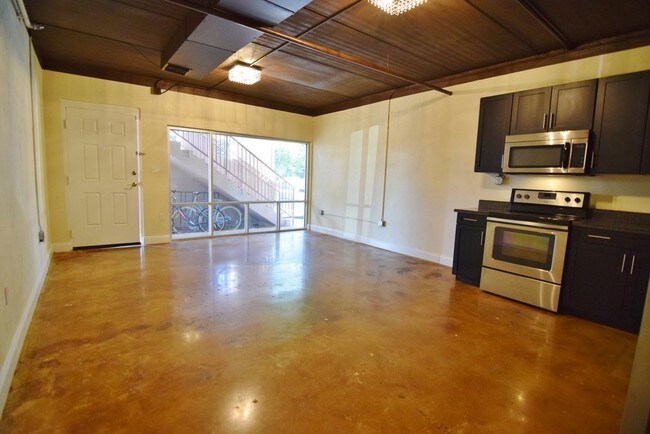 Building Photo - 310 Blount St