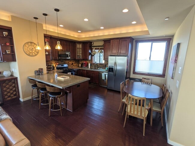 Building Photo - 538 S Fountaine St