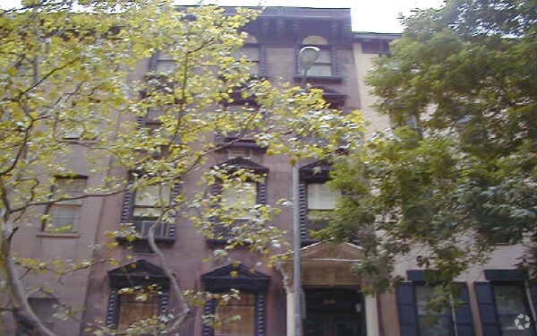 Primary Photo - 136 E 16th St