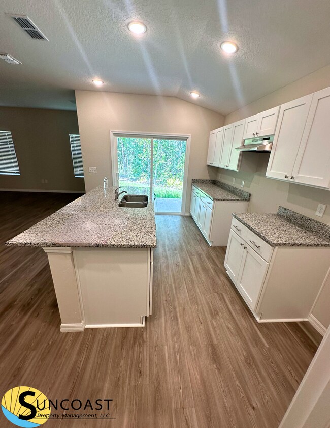 Foto del edificio - Elegant 4 Bedroom Off Collins!