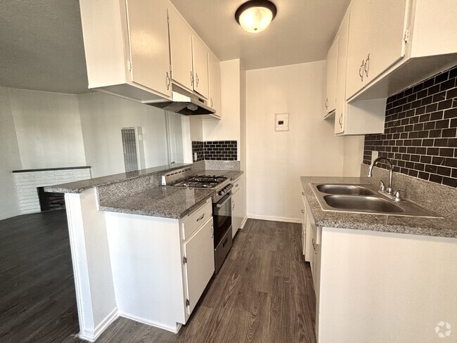 Kitchen 1 bedroom Deluxe - Imperial Palms Apartments