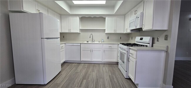 Foto del edificio - 6649 W Tropicana Ave