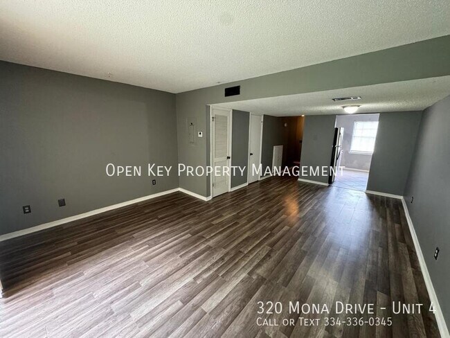 Building Photo - Charming and Updated 2/1.5 Townhome in Dot...