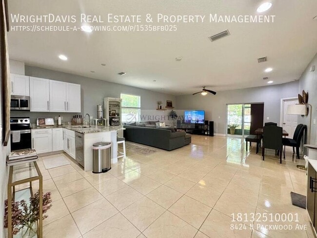 Building Photo - 8424 N Packwood Ave