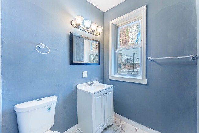 Building Photo - 6849 S Green St