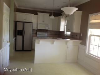 Building Photo - 204 Carriage Hills Cir