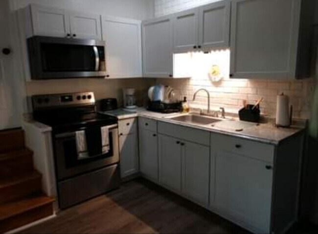 Foto del edificio - 1075 Hargrove Lake Rd