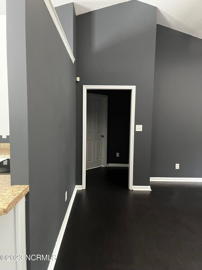 Building Photo - 168 Live Oak Dr