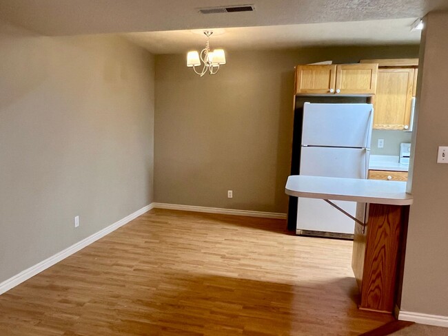 Building Photo - Cozy Orem Condo Near Everything!