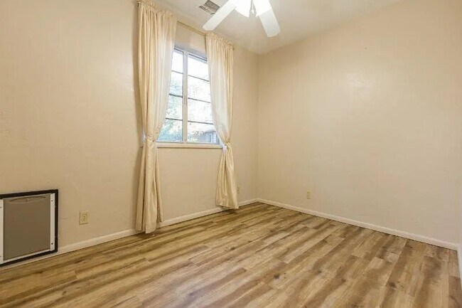 Building Photo - 414 W Leroux St