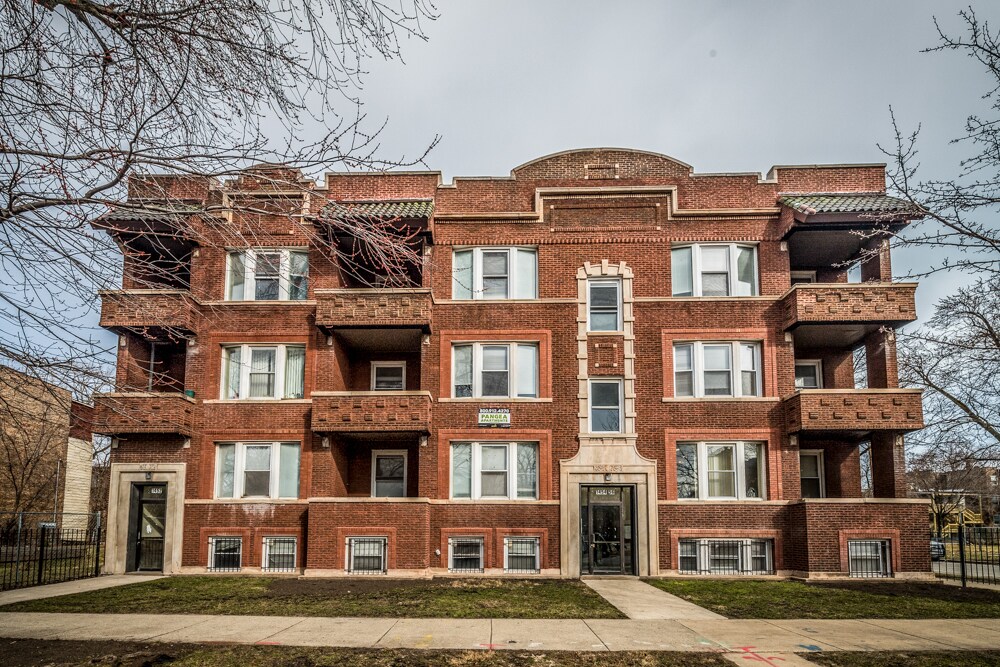 6748 S Blackstone Apartments Chicago, IL