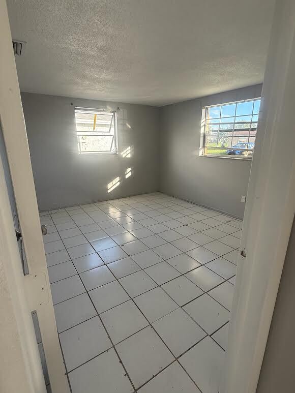 Foto del edificio - 3215 Bright Dr