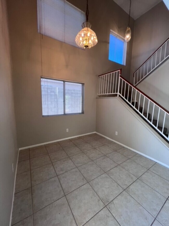 Building Photo - 7333 Sunspot Dr