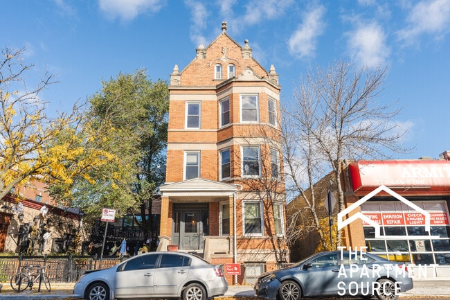 Foto del edificio - 2042 W Armitage Ave