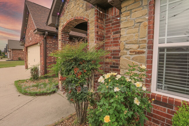 Photo - 2202 SW Tupelo Ave House