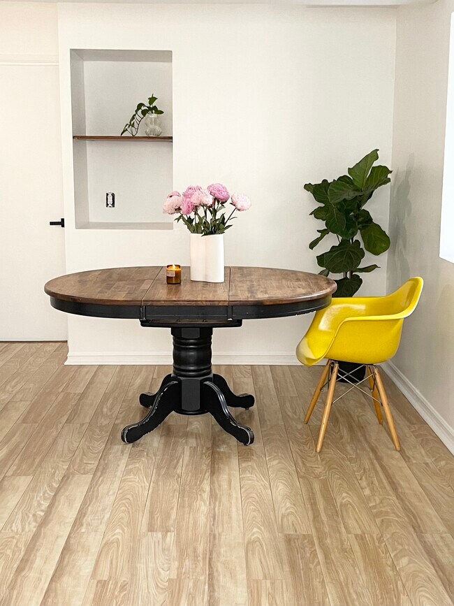 Foto del edificio - 1117 Douglas St